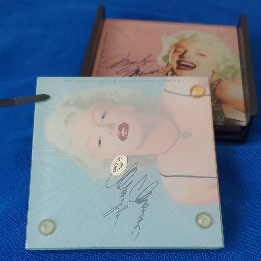 VTG Marilyn Monroe Glass Coaster Set of 4 with Holder Quote Signature Hollywood - Picture 5 of 7